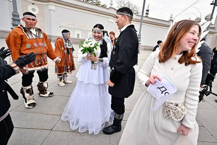 На ВДНХ разом поженились 150 пар